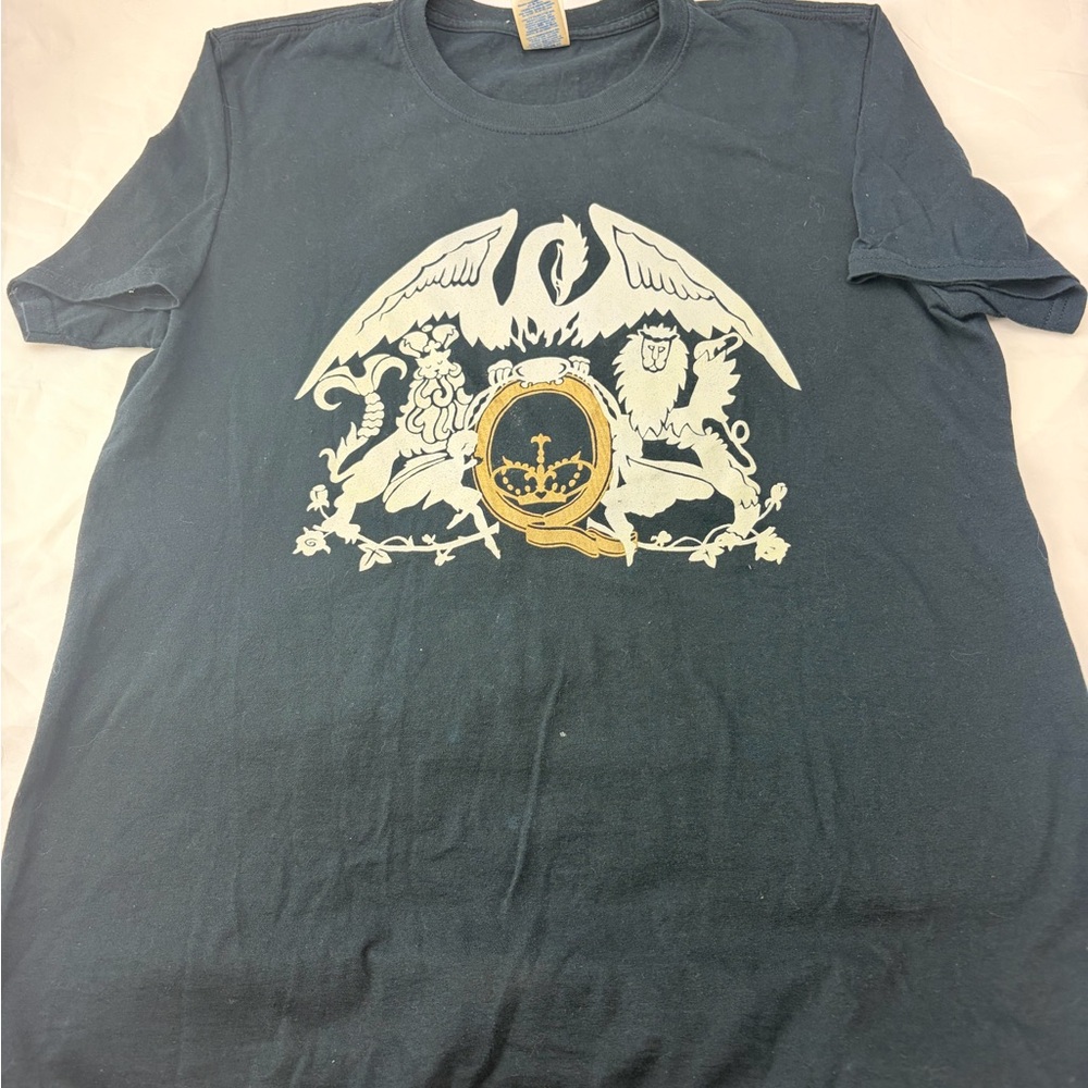 2014 Queen Tour T Shirt Meduim